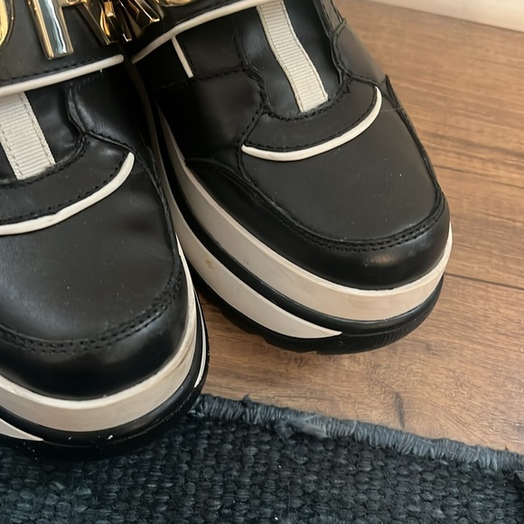 Michael Kors, dad tennis shoe with gold size 8 - Picture 3 of 4